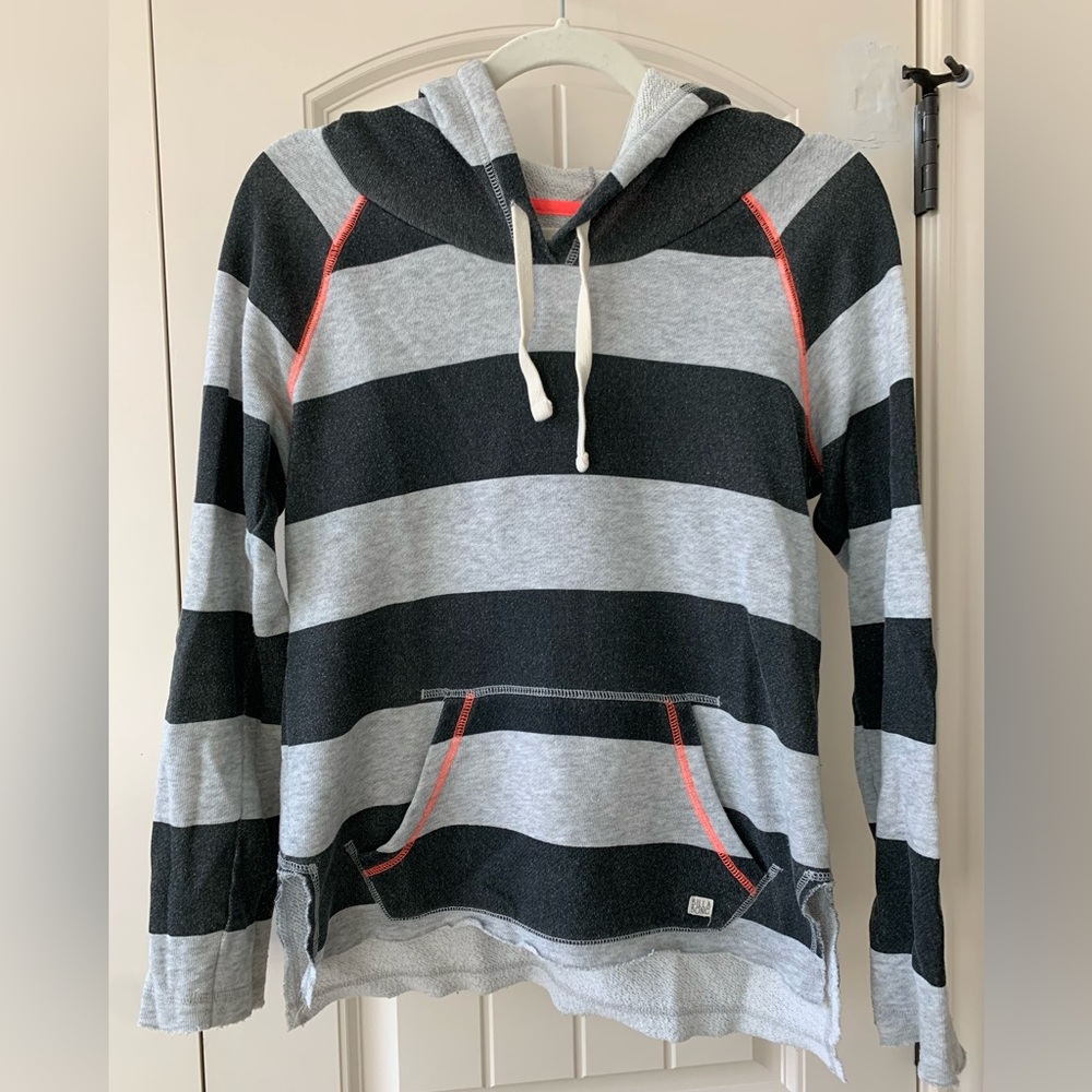 Billabong Hoodie in size Small